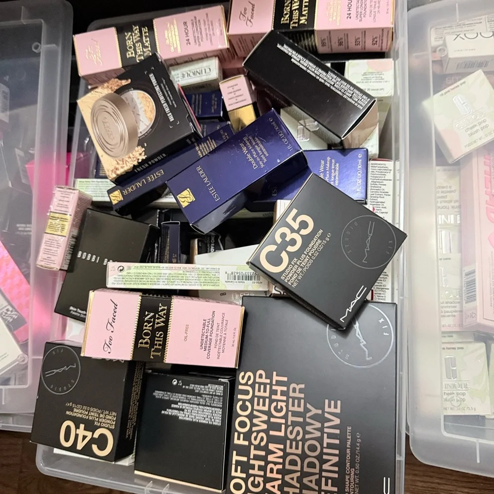 Assorted Foundation Makeup Collection - Picture 9 of 11